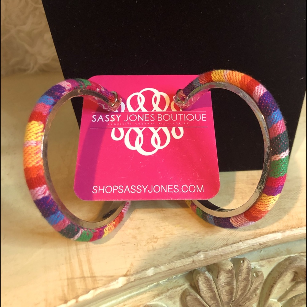 SASSY JONES HOOP EARRINGS (Multicolor)